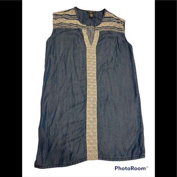 Chelsea & Theodore Chambray Embroidered Sleeveless Dress Sz M - Picture 1 of 6